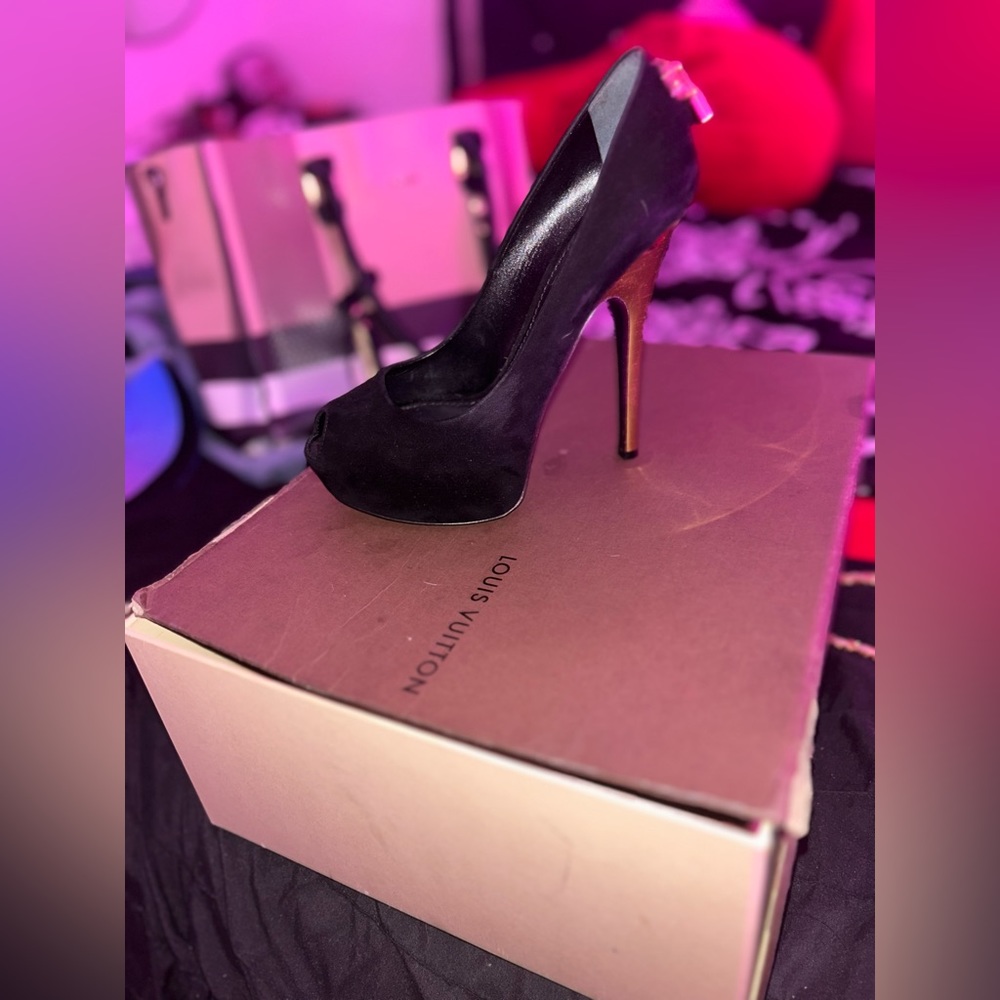 Louise Vuitton  Heels size 38